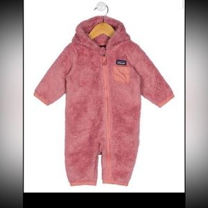 Patagonia baby bunting. Brand new. Perfect for spring and fall. 3-6 months.